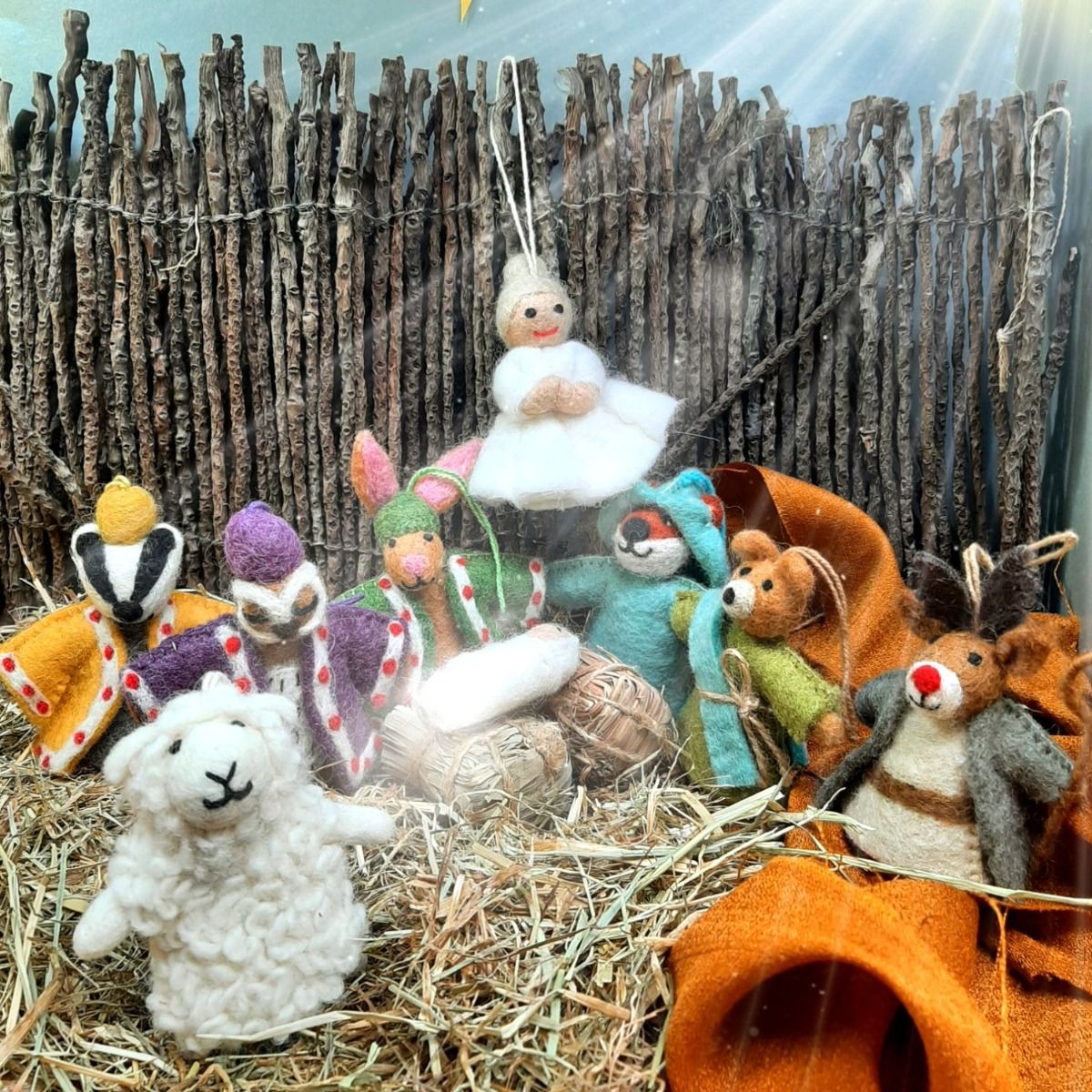 Handmade Felt Woodland Nativity (Set of 9) Hanging Decorations - Image 2
